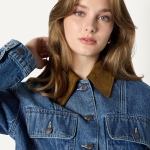 Amazon Essentials Women's Oversized-Fit Cropped Denim Jacket with Contrast Corduroy Collar - Image 4